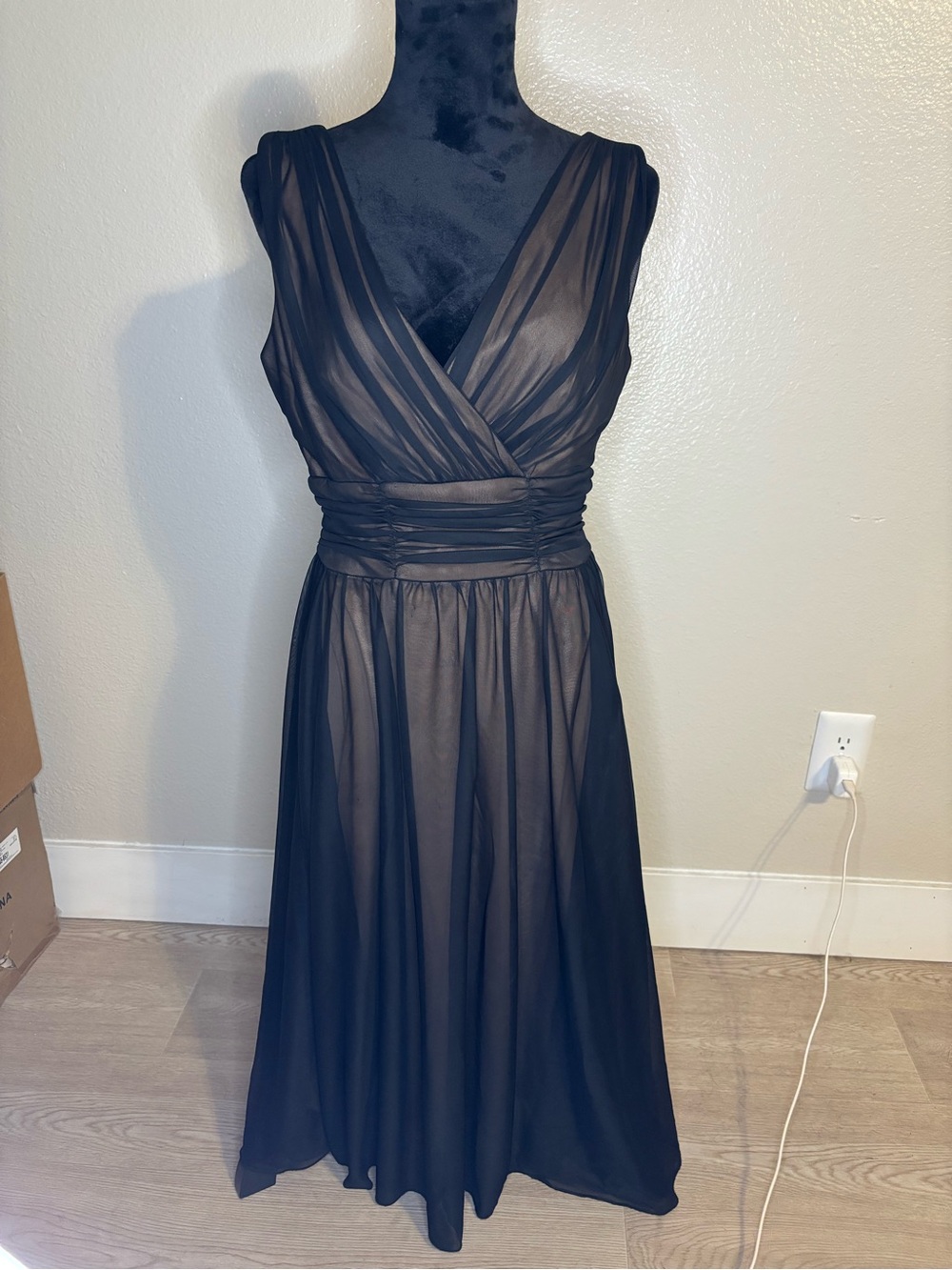 Connected Apparel Elegant Black Sleeveless V-Neck Chiffon Dress Size 8